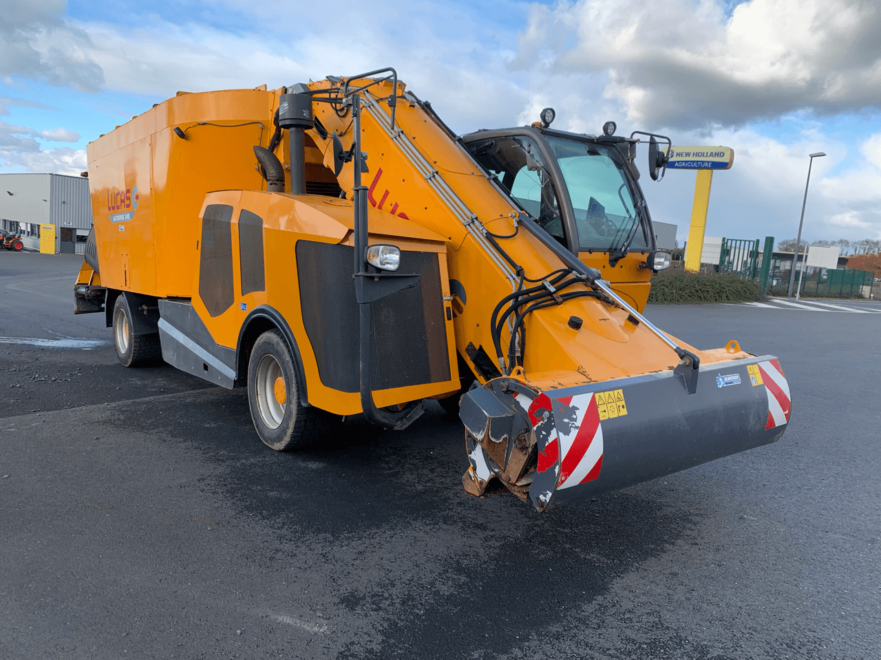 Selbstfahrer Futtermischwagen des Typs Lucas AUTOSPIRE 240, Gebrauchtmaschine in CONDE SUR VIRE (Bild 2)