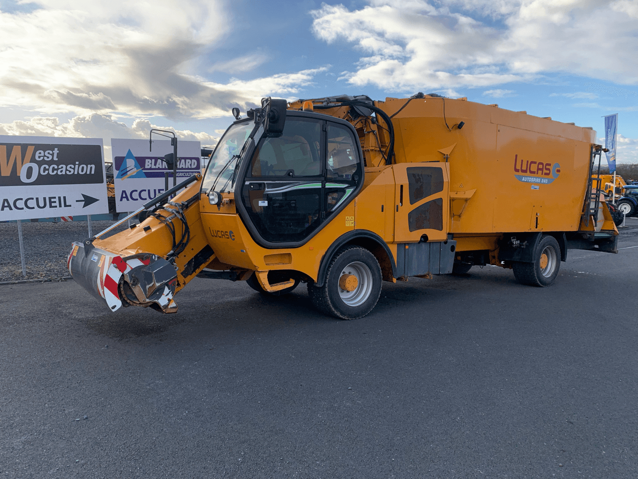 Selbstfahrer Futtermischwagen des Typs Lucas AUTOSPIRE 240, Gebrauchtmaschine in CONDE SUR VIRE (Bild 1)