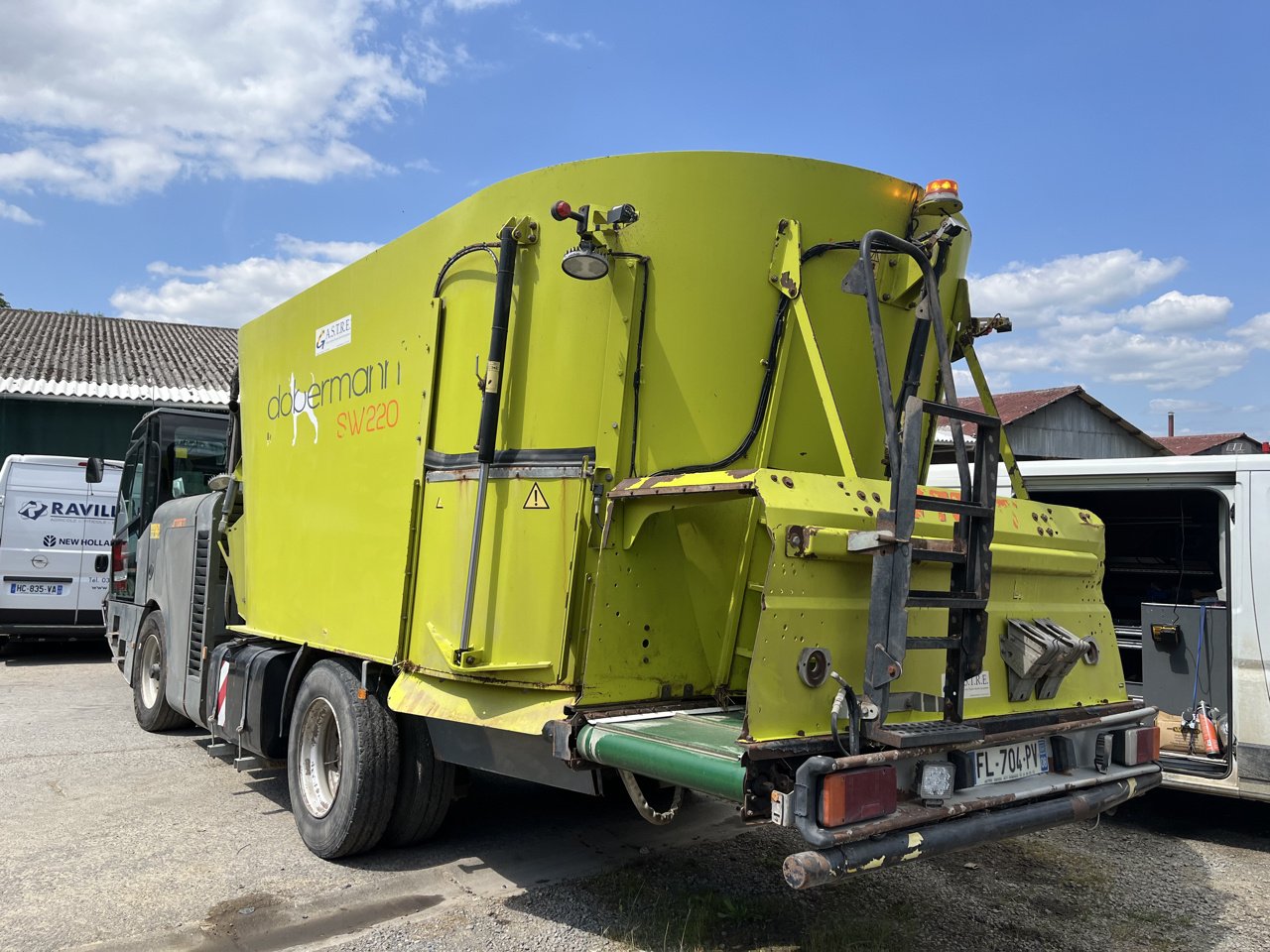 Selbstfahrer Futtermischwagen Türe ait Storti Doberman 220, Gebrauchtmaschine içinde VERT TOULON (resim 8)