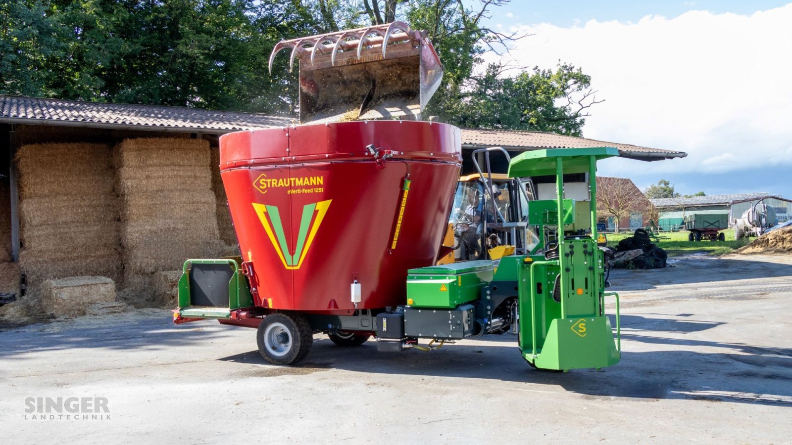 Selbstfahrer Futtermischwagen of the type Strautmann E-Verti-Feed, Neumaschine in Ebenhofen (Picture 1)