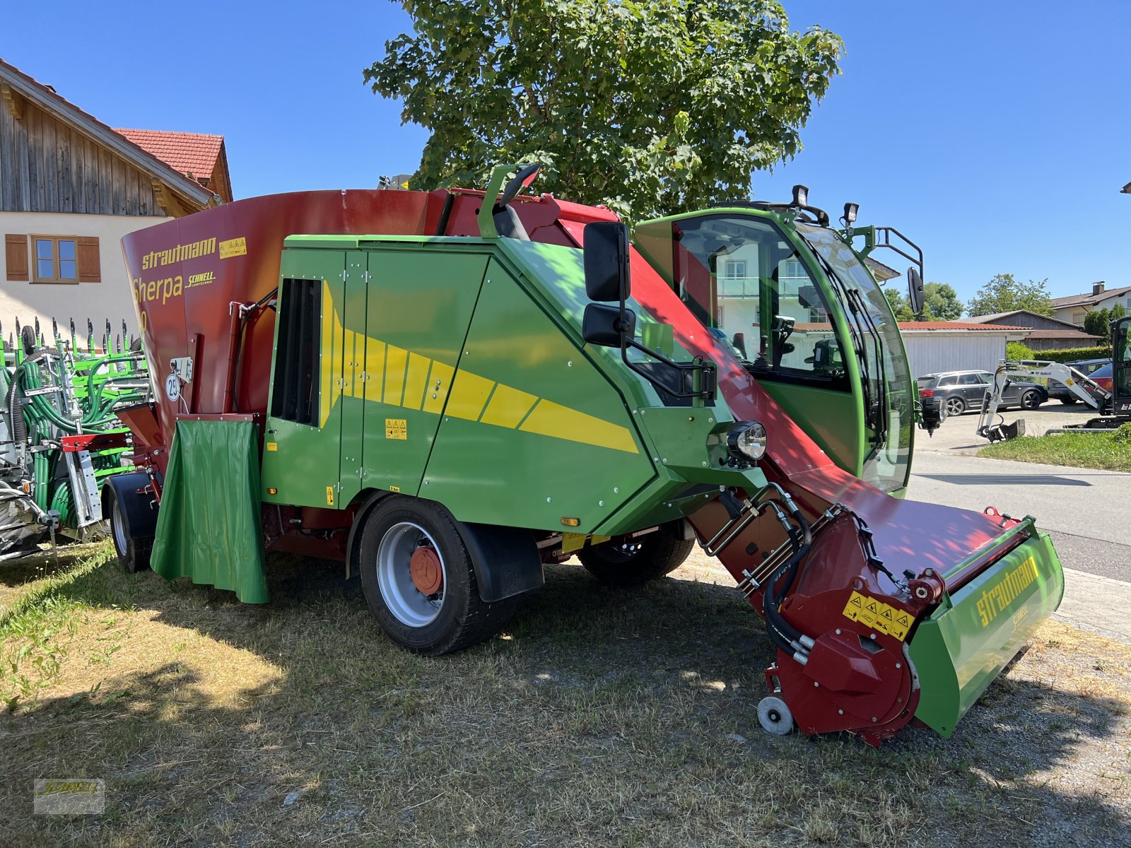 Selbstfahrer Futtermischwagen des Typs Strautmann Sherpa 140, Neumaschine in Söchtenau (Bild 3)