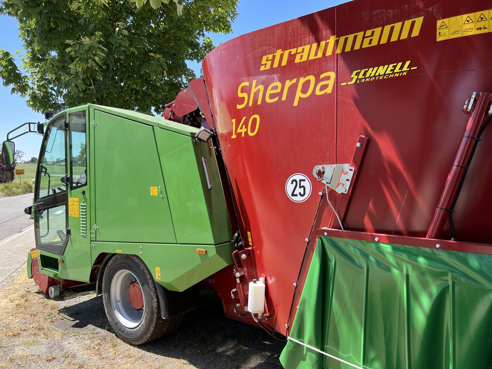 Selbstfahrer Futtermischwagen des Typs Strautmann Sherpa 140, Neumaschine in Söchtenau (Bild 4)