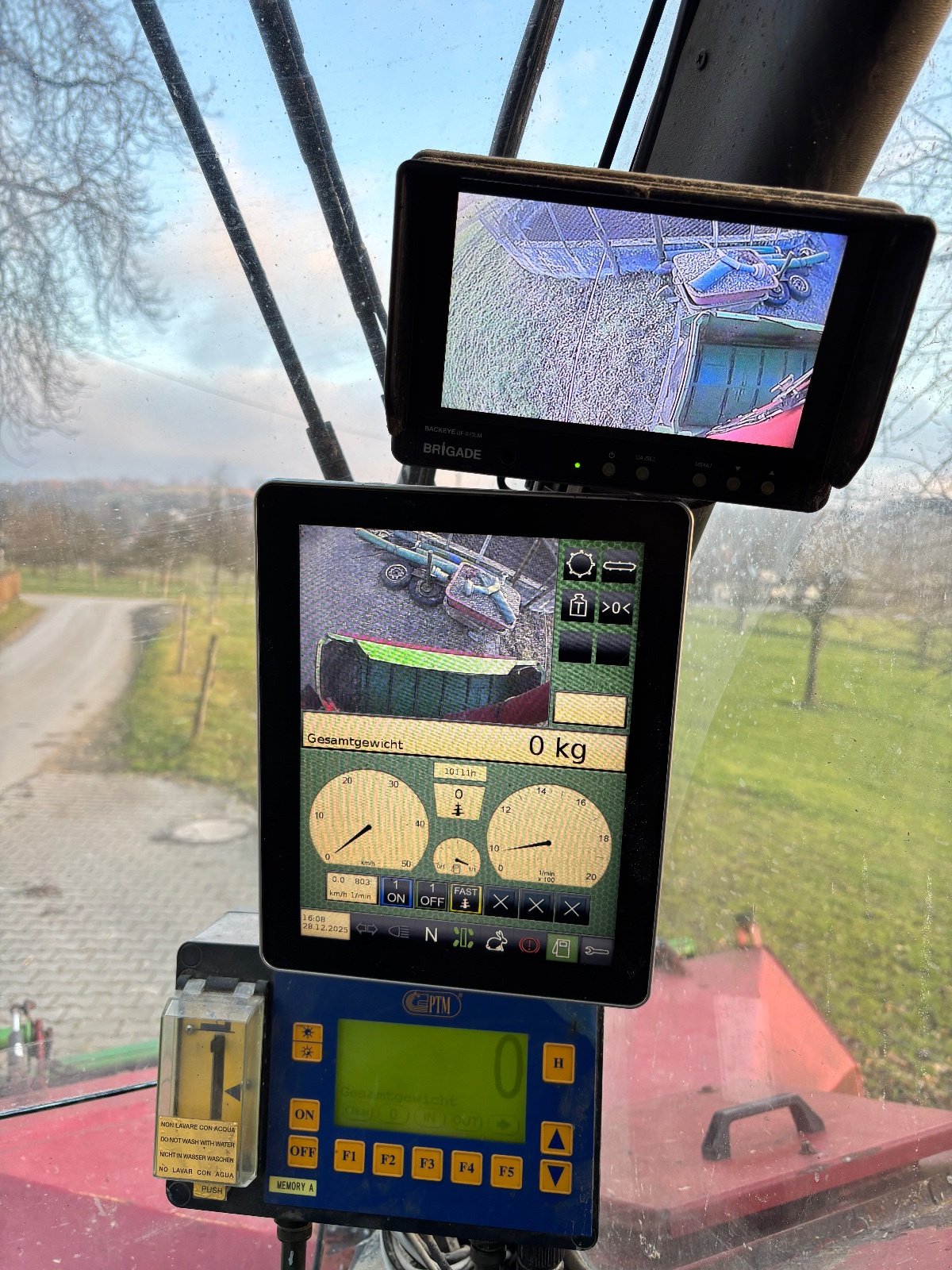 Selbstfahrer Futtermischwagen от тип Strautmann Verti-Mix 1401 SF Double, Gebrauchtmaschine в Deggenhausertal  (Снимка 8)