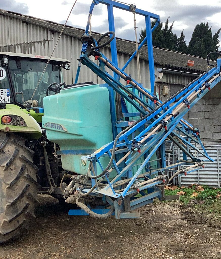 Selbstfahrspritze типа Berthoud 1000 L BERTHOUD, Gebrauchtmaschine в SAINT ANDIOL (Фотография 1)