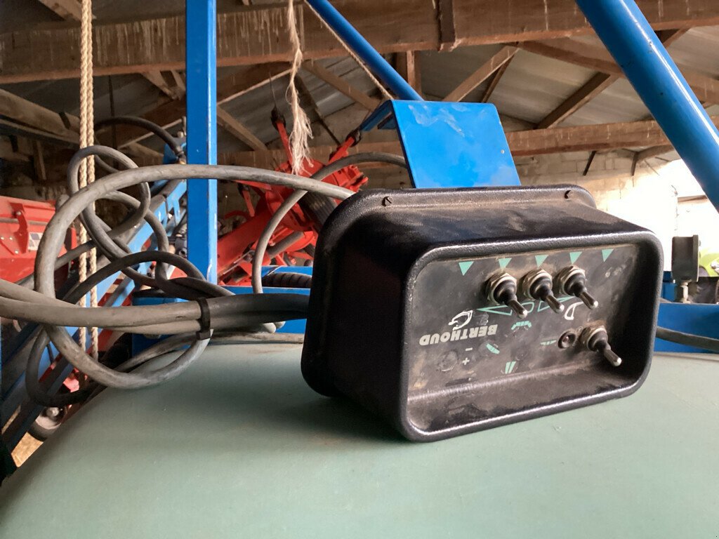 Selbstfahrspritze типа Berthoud 1000 L BERTHOUD, Gebrauchtmaschine в SAINT ANDIOL (Фотография 9)