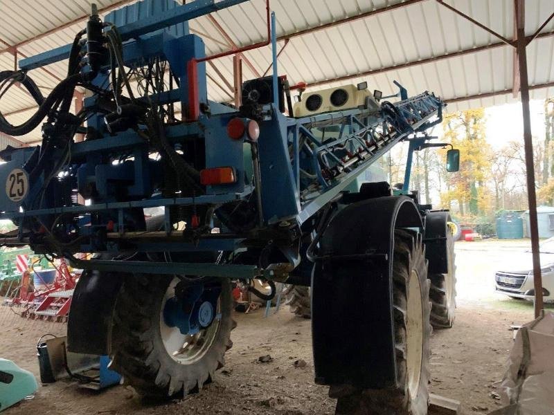 Selbstfahrspritze des Typs Berthoud BOXER 3000 28, Gebrauchtmaschine in SAINT-GERMAIN DU PUY (Bild 2)