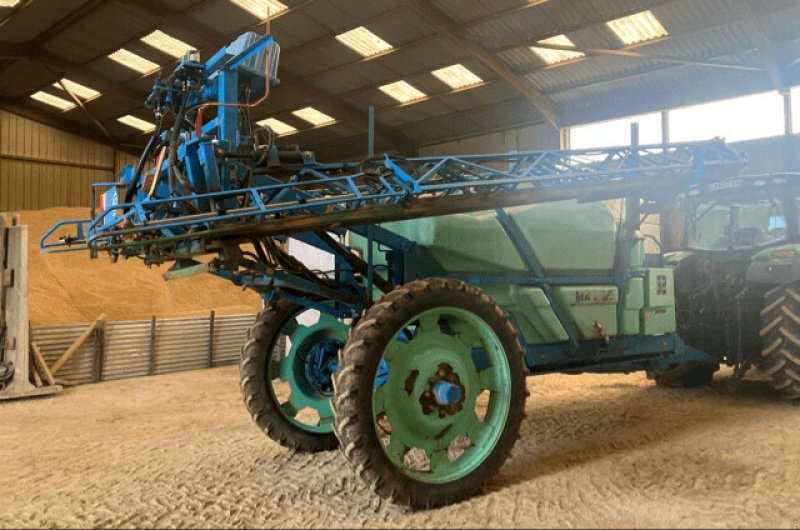 Selbstfahrspritze des Typs Berthoud MAXXOR 32-34, Gebrauchtmaschine in LAIGNES (Bild 2)