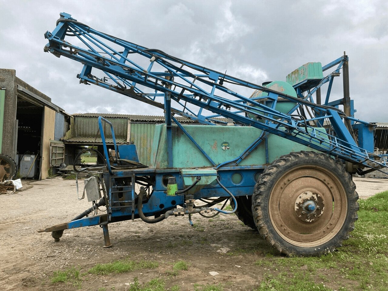 Selbstfahrspritze typu Berthoud PULVE. TRAINE 3000 L 24 M, Gebrauchtmaschine v PLOUIGNEAU (Obrázek 1)