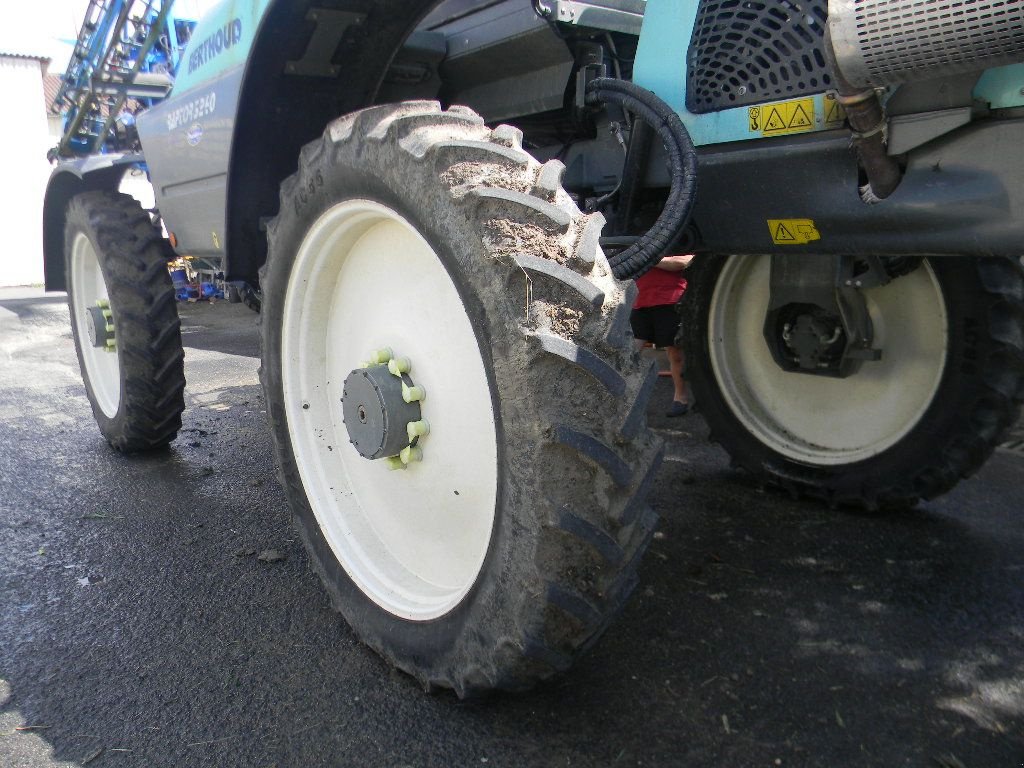Selbstfahrspritze Türe ait Berthoud RAPTOR 3240, Gebrauchtmaschine içinde ENNEZAT (resim 2)