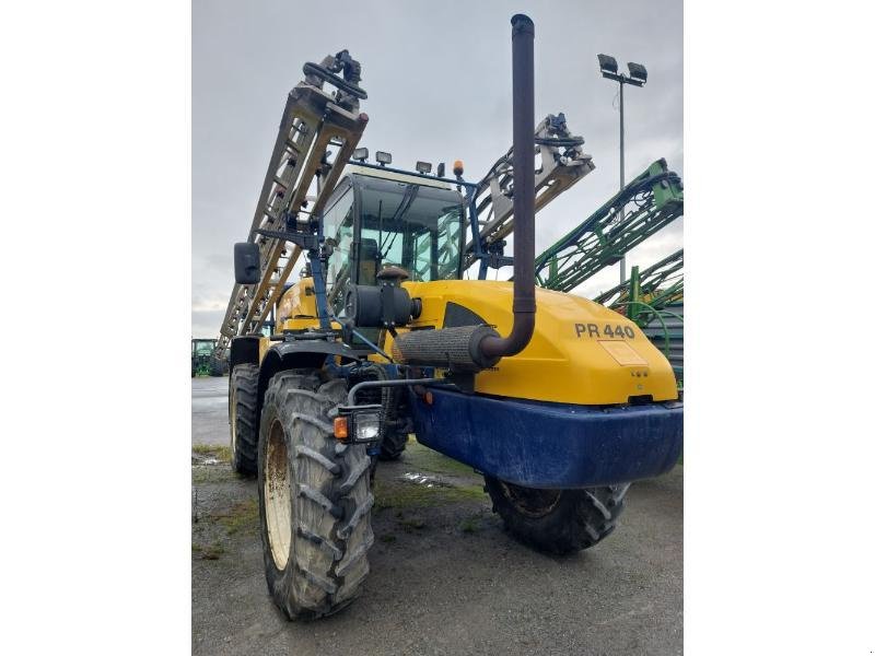 Selbstfahrspritze des Typs Caruelle PR440, Gebrauchtmaschine in ANTIGNY (Bild 1)