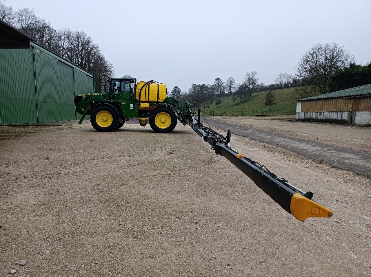Selbstfahrspritze des Typs John Deere 4050i, Gebrauchtmaschine in Gondrecourt-le-Château (Bild 3)