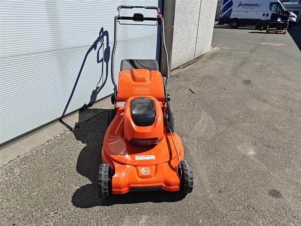 Sichelmäher des Typs Husqvarna LC 353 VI Batteridrevet - ex. batterier, Gebrauchtmaschine in Holstebro (Bild 2)