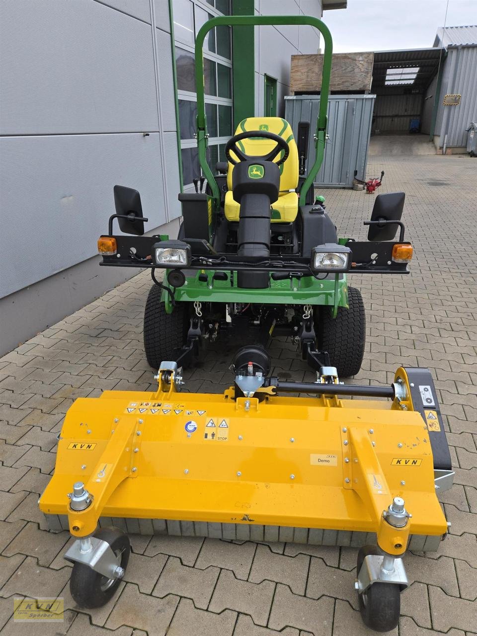 Sichelmäher des Typs John Deere 1570, Neumaschine in Fürth (Bild 2)