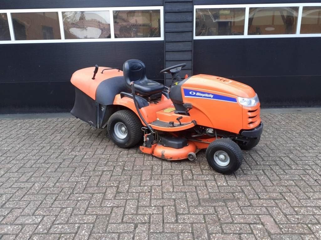 Sichelmäher del tipo Simplicity Baron 21 PK zitmaaier met opvangbak, Gebrauchtmaschine In Ederveen (Immagine 1)