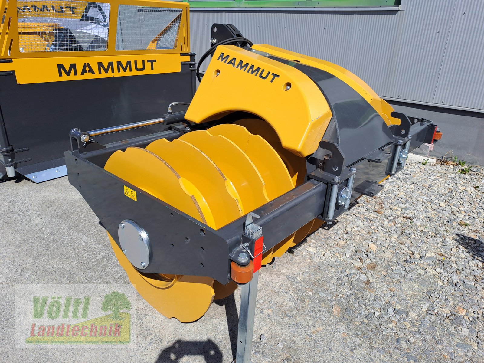 Silagewalze des Typs Mammut SK 250 H, Neumaschine in Hutthurm bei Passau (Bild 1)