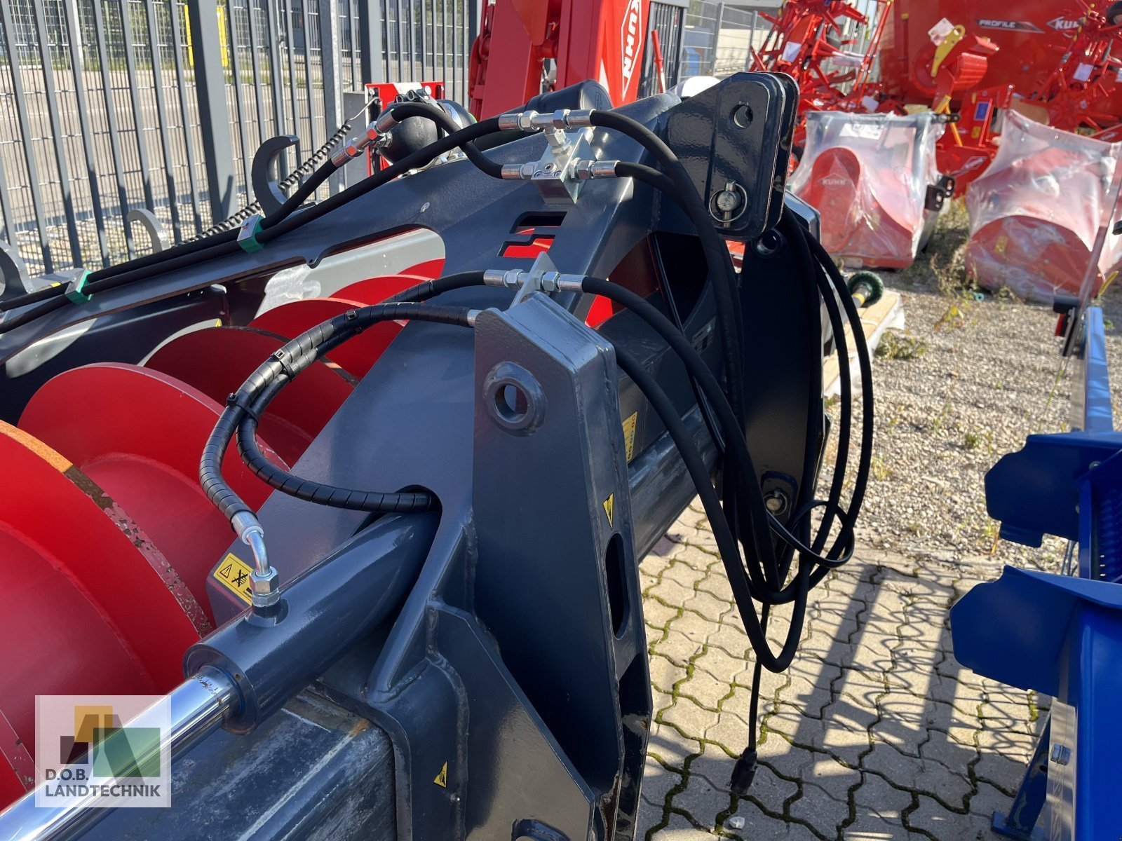 Silagewalze des Typs Saphir SW 30 H, Neumaschine in Langweid am Lech (Bild 5)