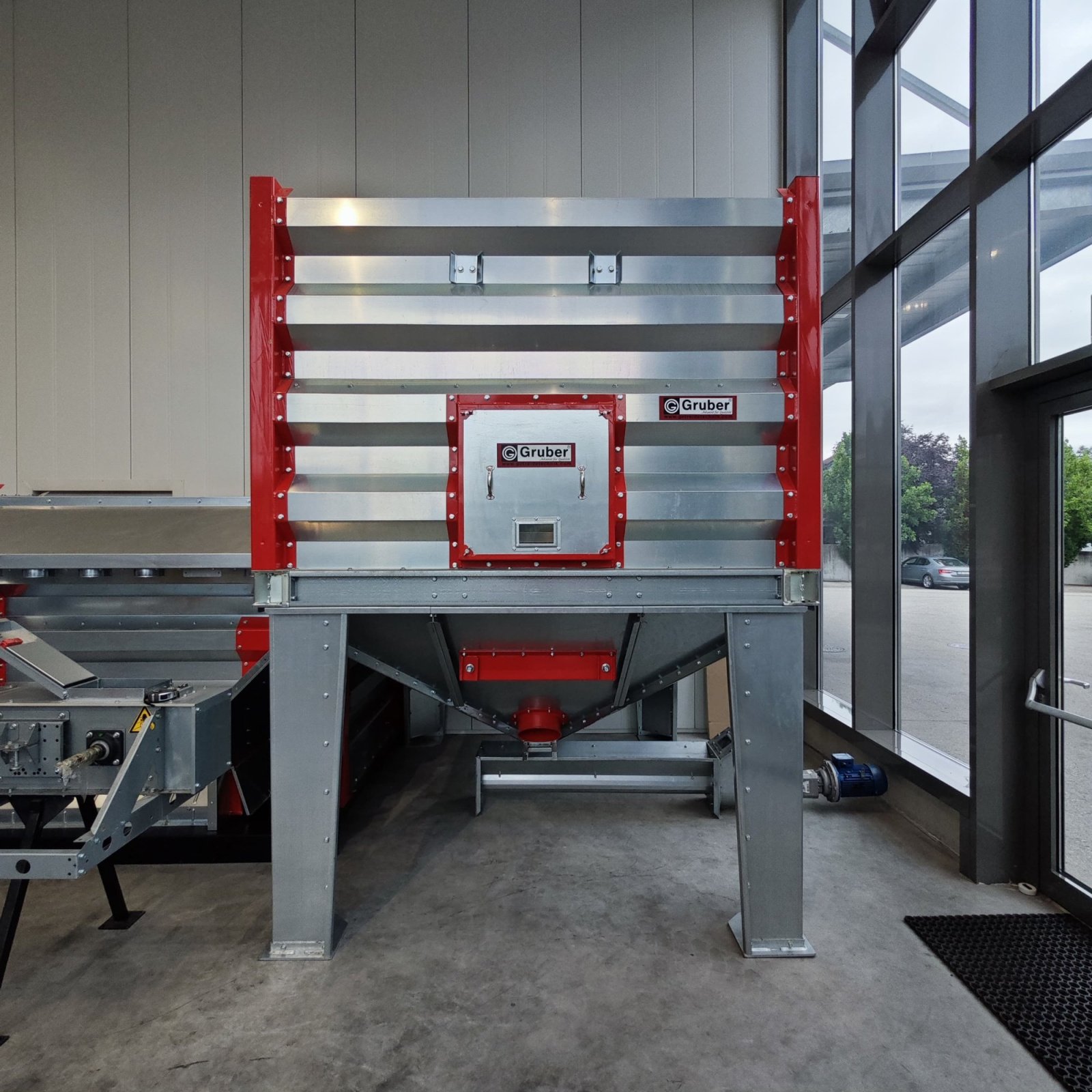 Silo tipa Gruber Rechtecksilo mit Trichter, Neumaschine u Gaspoltshofen (Slika 2)