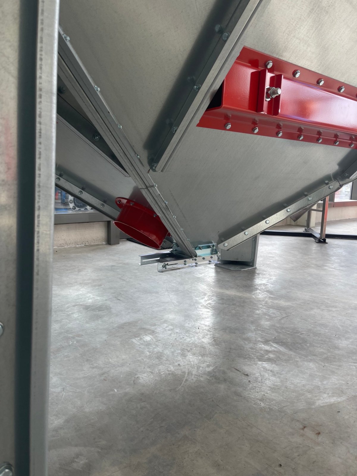 Silo tipa Gruber Rechtecksilo mit Trichter, Neumaschine u Gaspoltshofen (Slika 4)