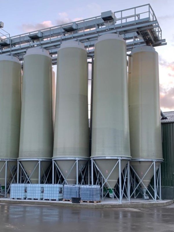 Silo типа Sonstige Glattwand-Silos mit Trichterauslass, Neumaschine в Niederfellabrunn (Фотография 4)