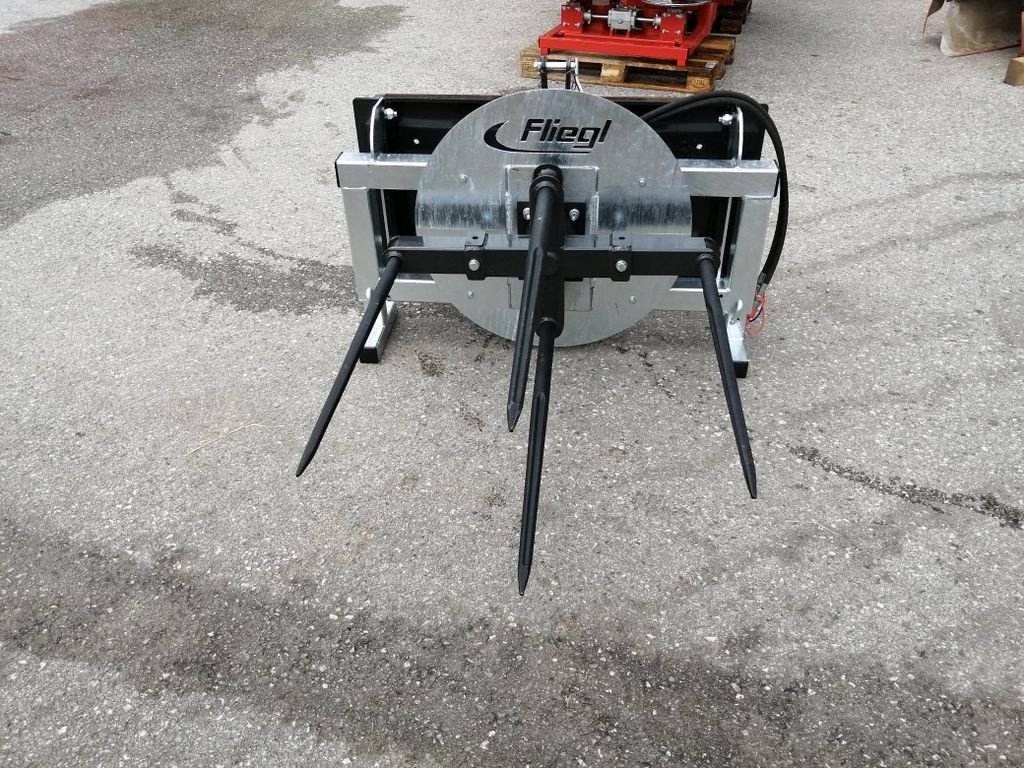 Siloentnahmegerät & Verteilgerät des Typs Fliegl Ballenabwickler und Transportgerät, Neumaschine in Grünbach (Bild 2)