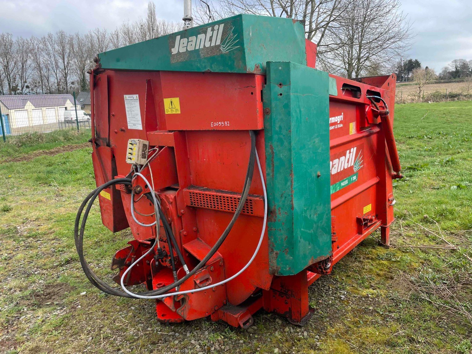 Siloentnahmegerät & Verteilgerät Türe ait Jeantil Pailleuse P2800E Jeantil, Gebrauchtmaschine içinde SAINT CLAIR SUR ELLE (resim 4)