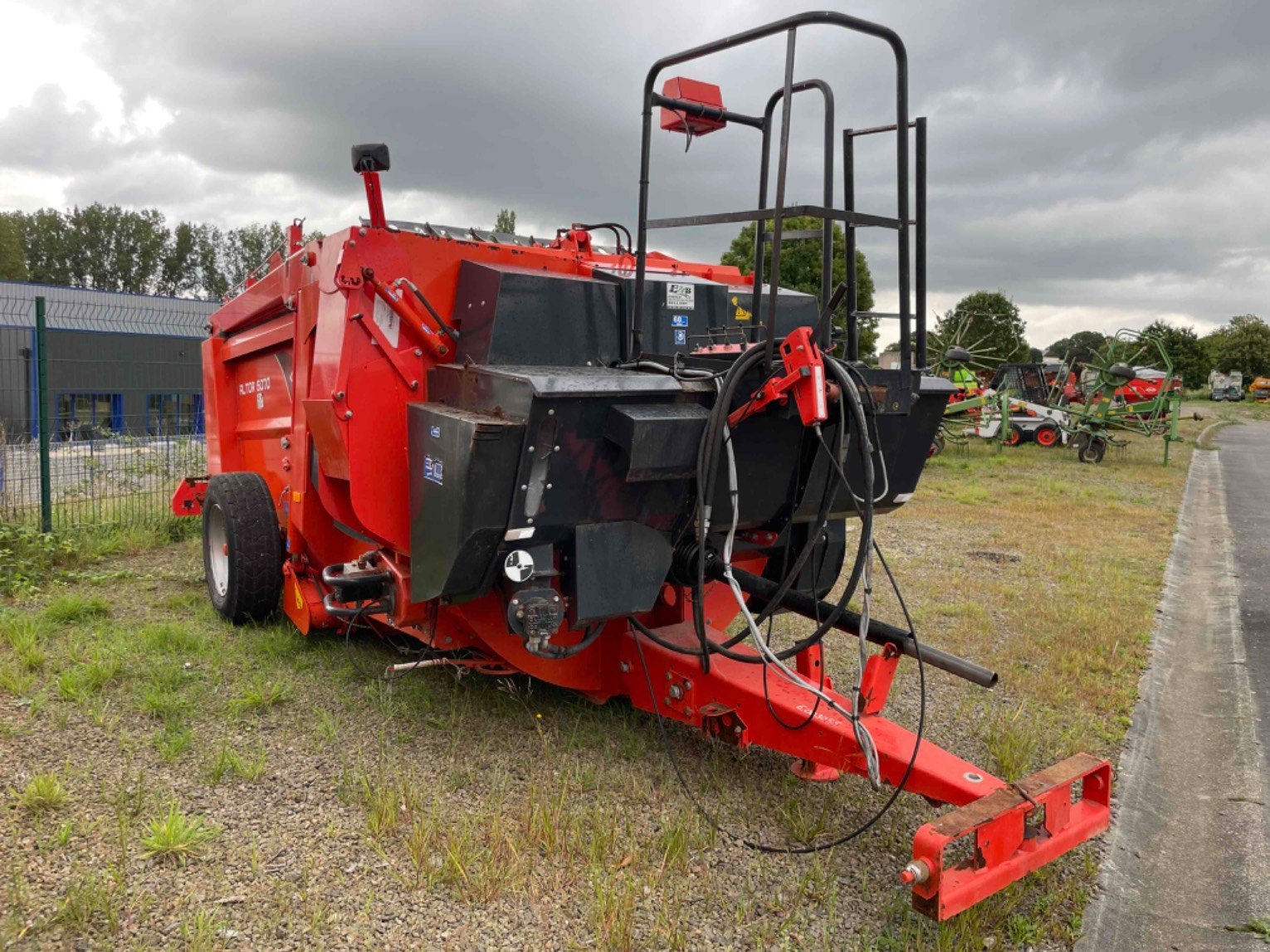 Siloentnahmegerät & Verteilgerät des Typs Kuhn Désileuse pailleuse 6070 Kuhn, Gebrauchtmaschine in SAINT CLAIR SUR ELLE (Bild 1)