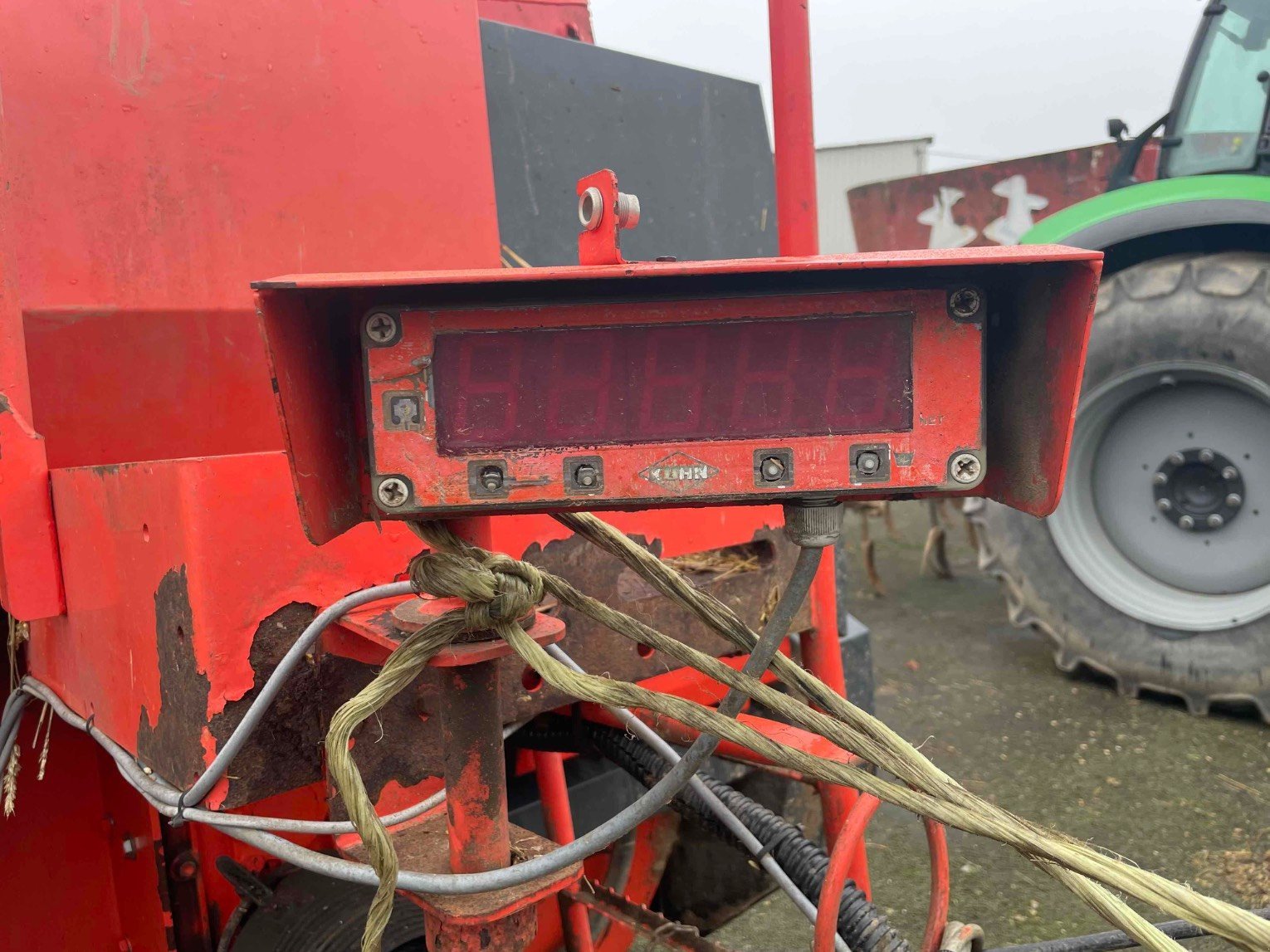 Siloentnahmegerät & Verteilgerät типа Kuhn Désileuse pailleuse Athenor 6070 Kuhn, Gebrauchtmaschine в SAINT CLAIR SUR ELLE (Фотография 4)