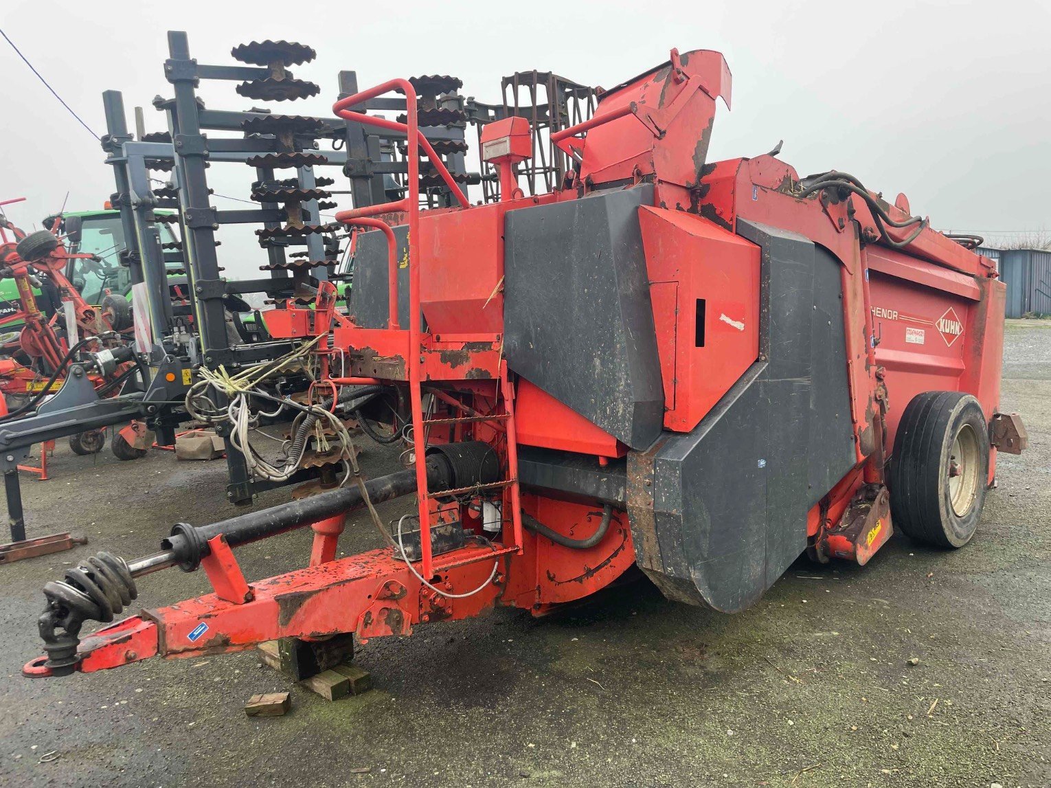 Siloentnahmegerät & Verteilgerät typu Kuhn Désileuse pailleuse Athenor 6070 Kuhn, Gebrauchtmaschine w SAINT CLAIR SUR ELLE (Zdjęcie 5)