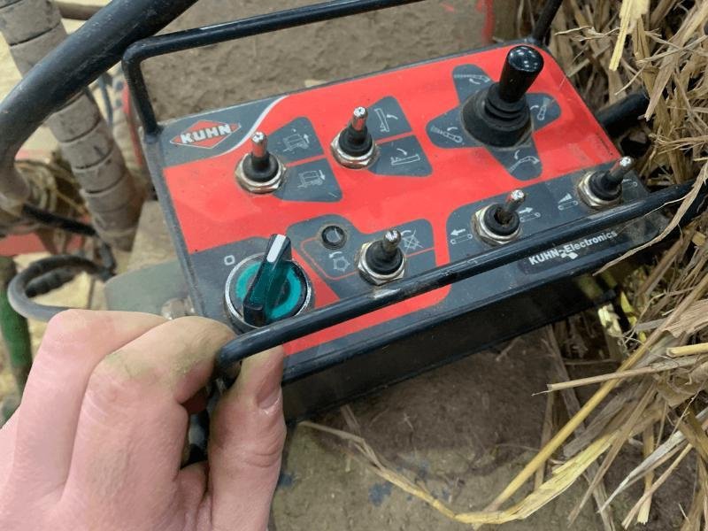 Siloentnahmegerät & Verteilgerät des Typs Kuhn PRIMOR 2060 M, Gebrauchtmaschine in STENAY (Bild 1)