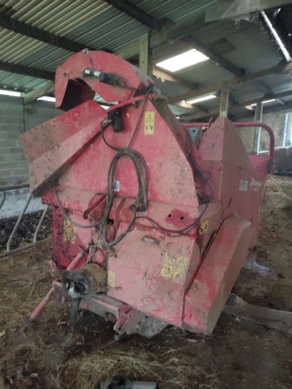 Siloentnahmegerät & Verteilgerät типа Kverneland 852, Gebrauchtmaschine в COGNAC LA FORET (Фотография 4)