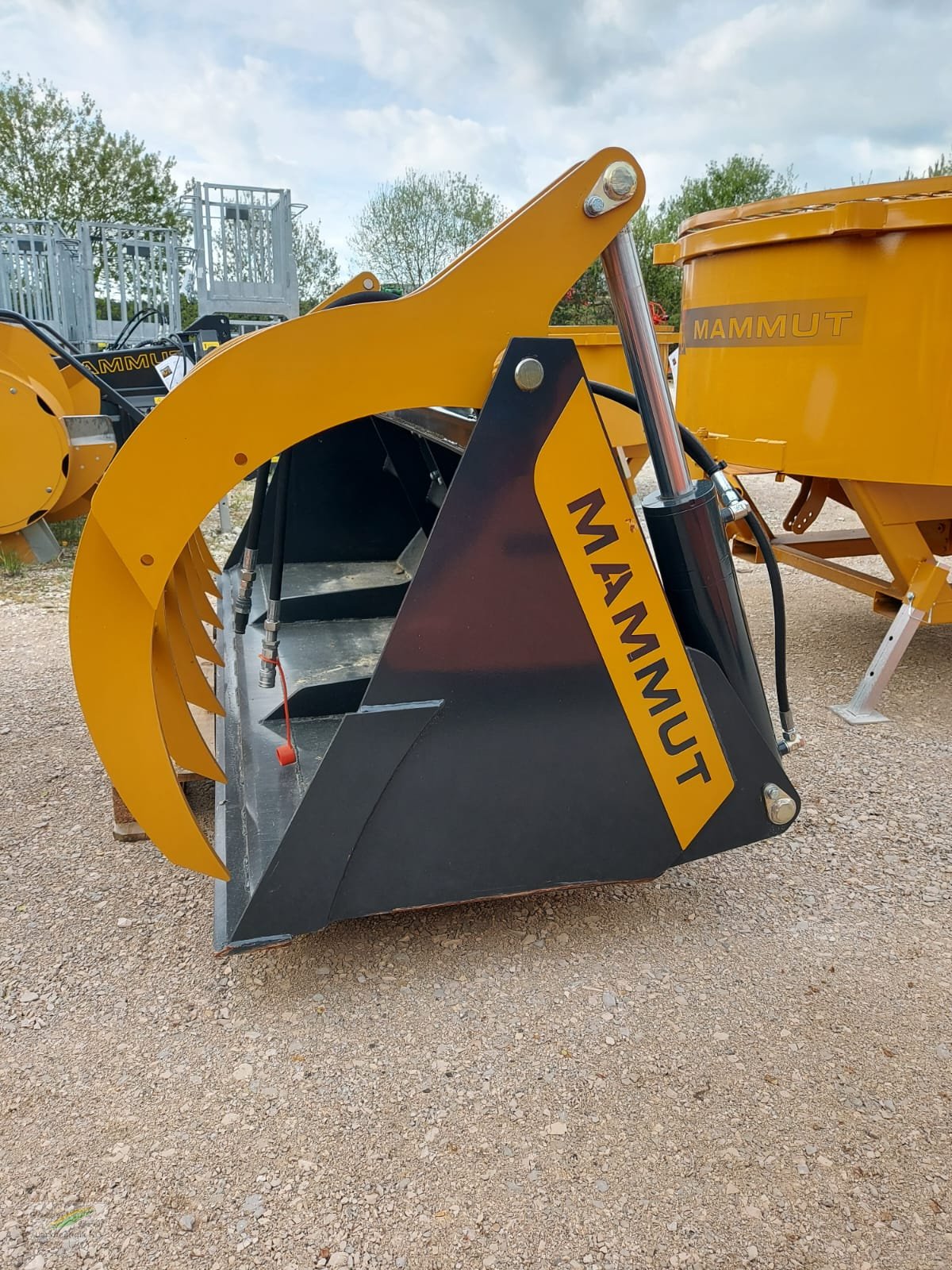 Siloentnahmegerät & Verteilgerät des Typs Mammut Silogreifschaufel SG240P, Neumaschine in Pegnitz-Bronn (Bild 2)