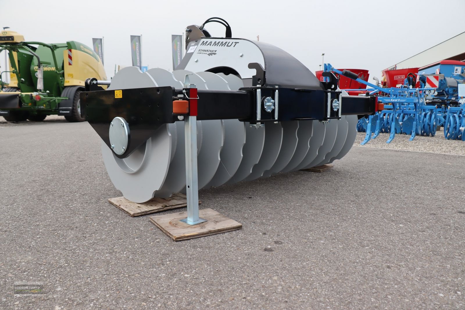 Siloentnahmegerät & Verteilgerät Türe ait Mammut SK 250H Silowalze, Neumaschine içinde Gampern (resim 2)