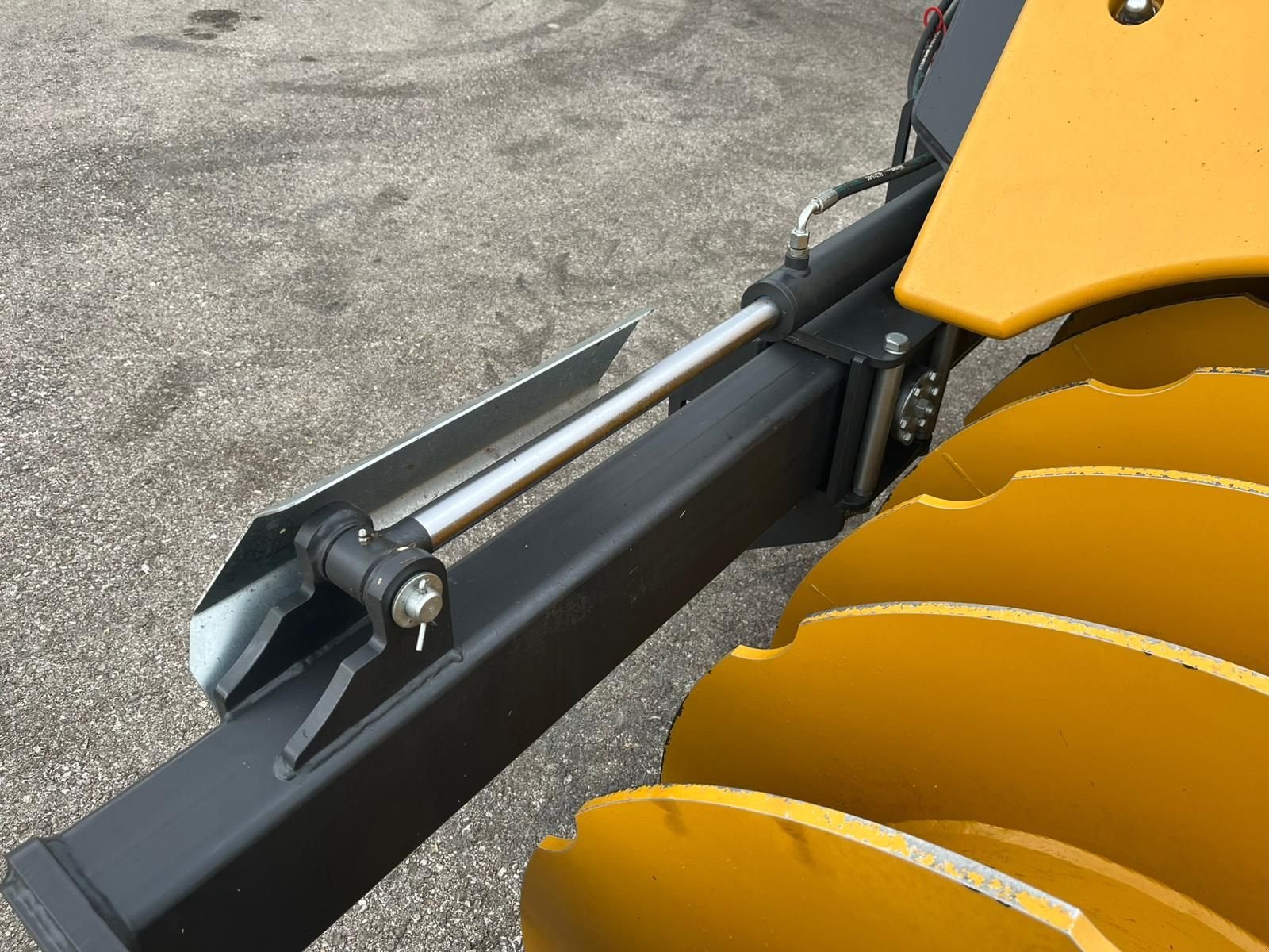 Siloentnahmegerät & Verteilgerät des Typs Mammut SK 300 H Silowalze, Gebrauchtmaschine in NATTERNBACH (Bild 7)