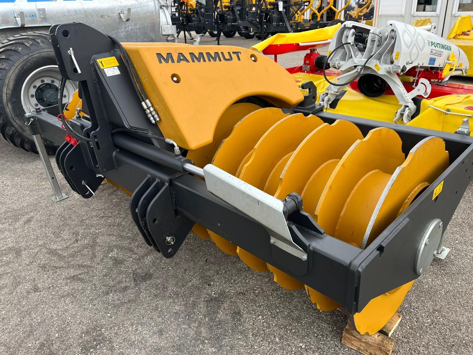 Siloentnahmegerät & Verteilgerät des Typs Mammut SK 300 H Silowalze, Gebrauchtmaschine in NATTERNBACH (Bild 2)