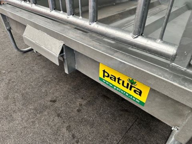 Siloentnahmegerät & Verteilgerät des Typs Patura Großballenraufe 14 Fressplätze Ausstellungsstück, Neumaschine in Tamsweg (Bild 7)