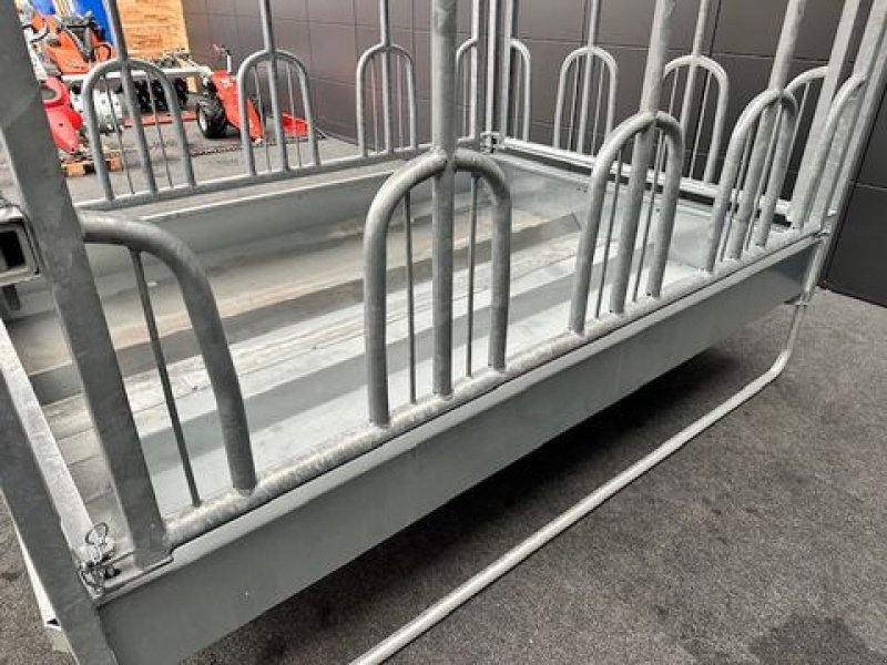 Siloentnahmegerät & Verteilgerät des Typs Patura Großballenraufe 14 Fressplätze Ausstellungsstück, Neumaschine in Tamsweg (Bild 11)