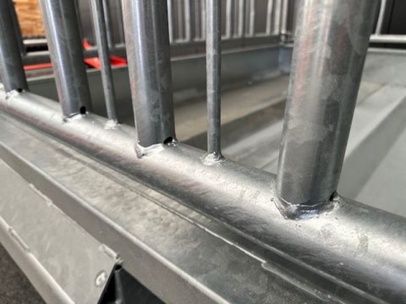 Siloentnahmegerät & Verteilgerät des Typs Patura Großballenraufe 14 Fressplätze Ausstellungsstück, Neumaschine in Tamsweg (Bild 10)