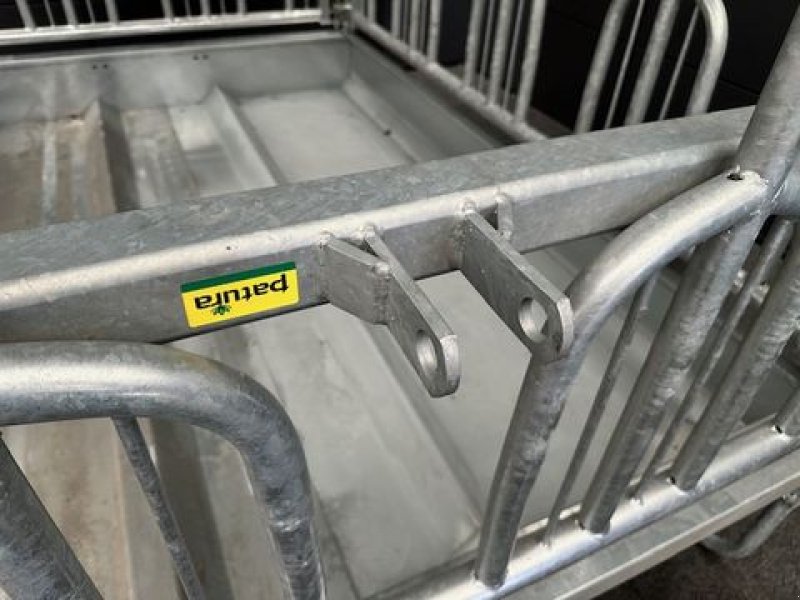 Siloentnahmegerät & Verteilgerät des Typs Patura Großballenraufe 14 Fressplätze Ausstellungsstück, Neumaschine in Tamsweg (Bild 5)