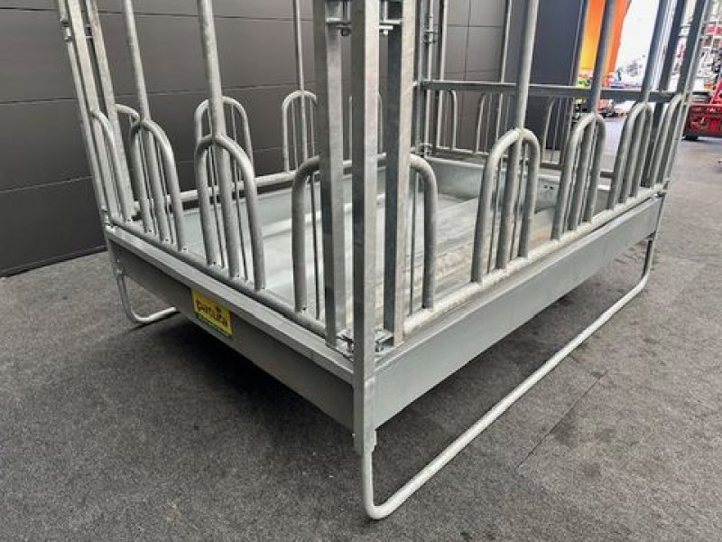 Siloentnahmegerät & Verteilgerät des Typs Patura Großballenraufe 14 Fressplätze Ausstellungsstück, Neumaschine in Tamsweg (Bild 4)