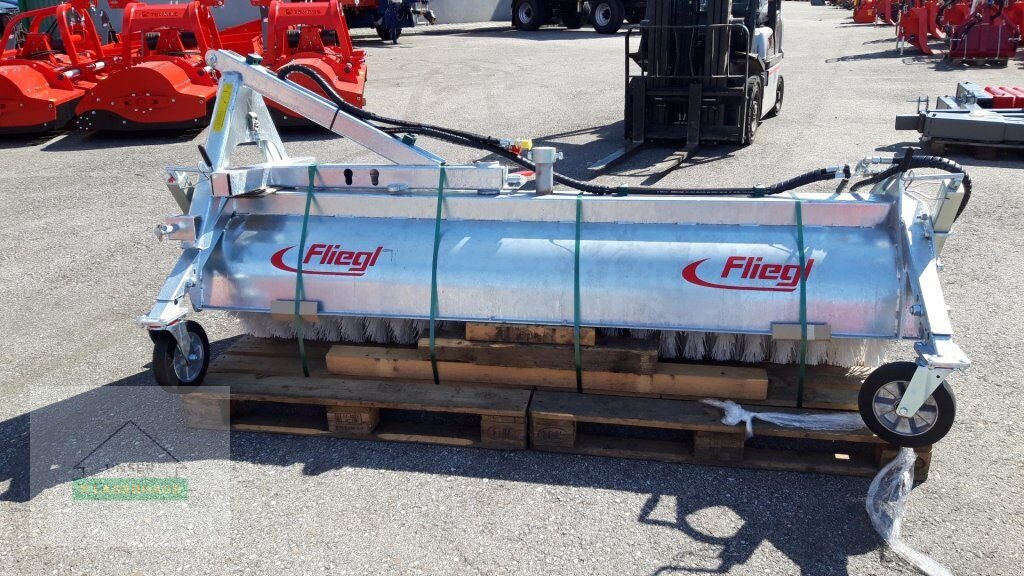 Siloentnahmegerät & Verteilgerät des Typs Sonstige FLIEGL KEHRMASCHINE ECONOMY 2300, Neumaschine in Aschbach (Bild 3)