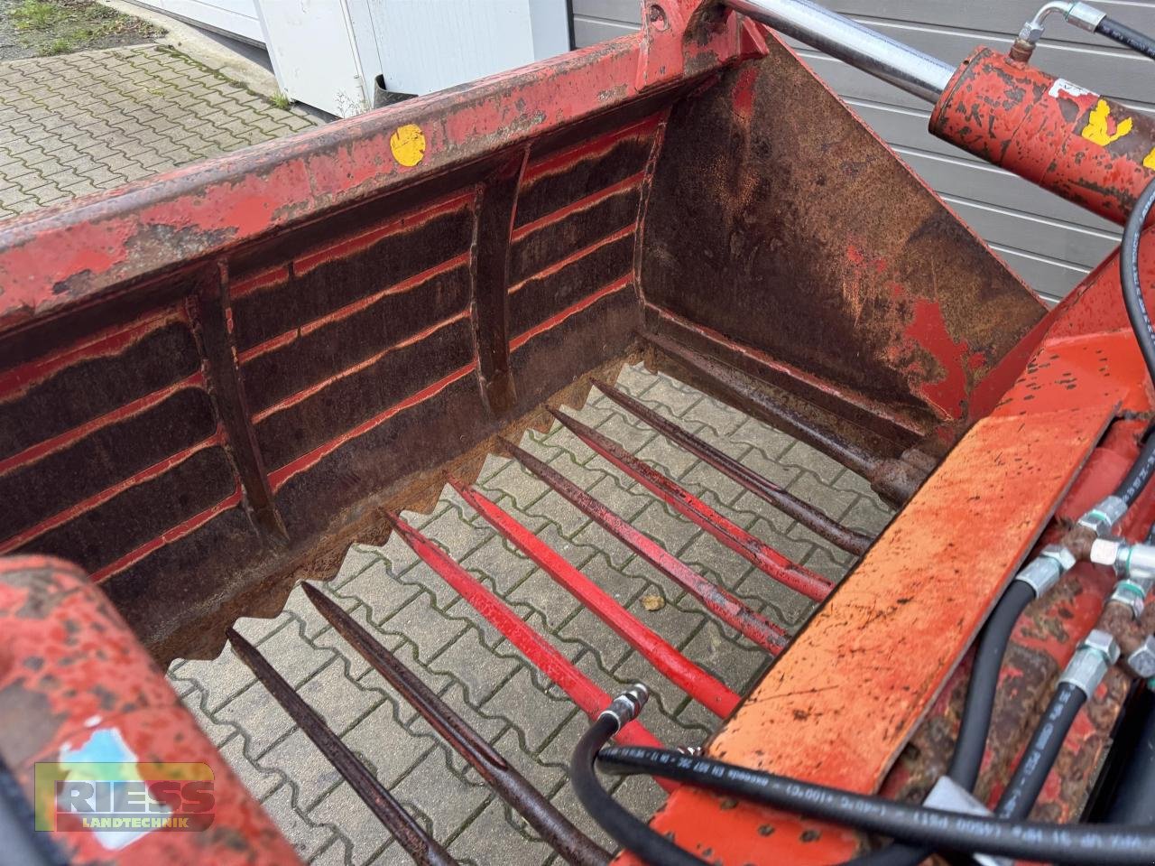 Siloentnahmegerät & Verteilgerät типа Strautmann SLT07 Silagezange Frontlader, Gebrauchtmaschine в Homberg/Ohm - Maulbach (Фотография 11)