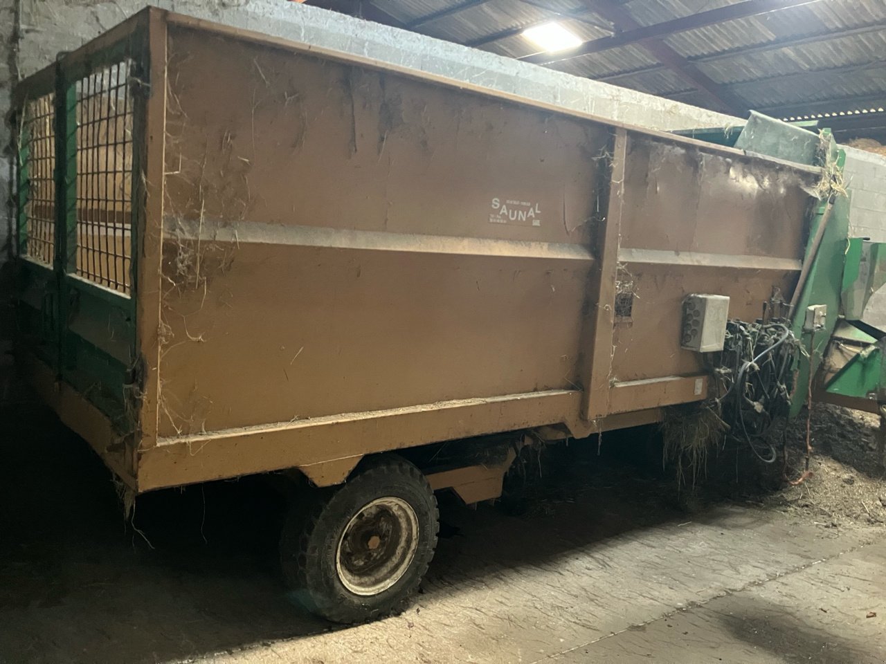 Siloentnahmegerät & Verteilgerät типа Suire Saunal, Gebrauchtmaschine в MORLHON LE HAUT (Фотография 2)