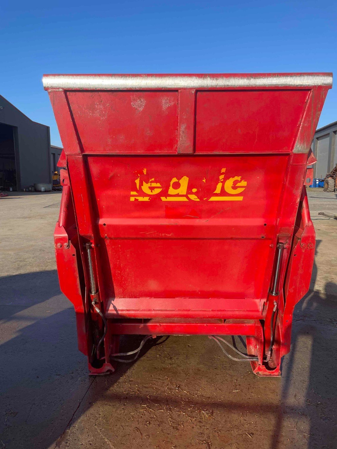 Siloentnahmegerät & Verteilgerät del tipo Teagle Pailleuse TOMAHAWK7150 DUAL SHOP Teagle, Gebrauchtmaschine en SAINT CLAIR SUR ELLE (Imagen 3)