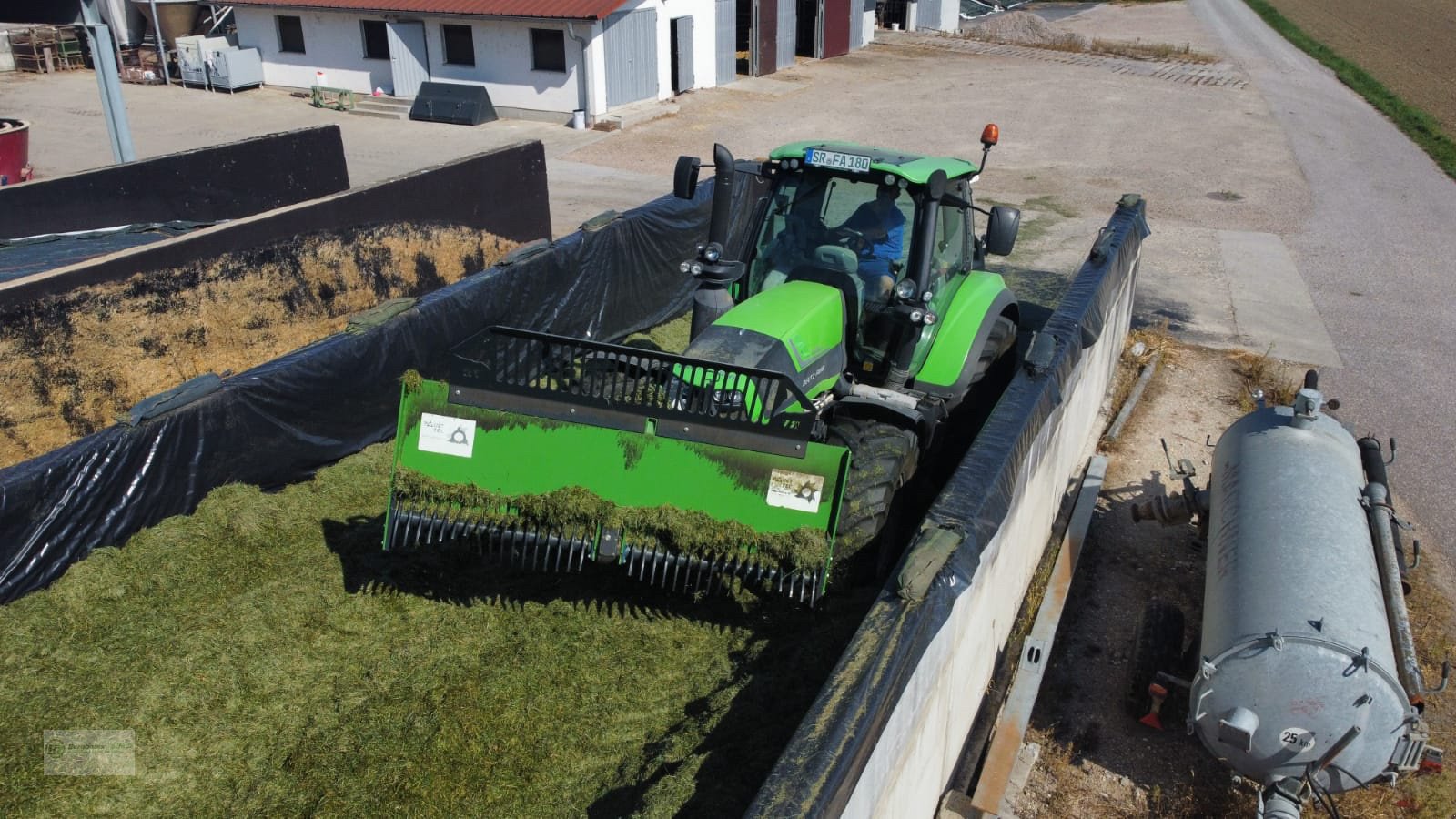 Siloverteiler des Typs Sonstige Point Tec (Hellwagner) Rotorverteiler Siloverteiler Maisschild GPS Schiebeschild, Neumaschine in Kötzting (Bild 9)