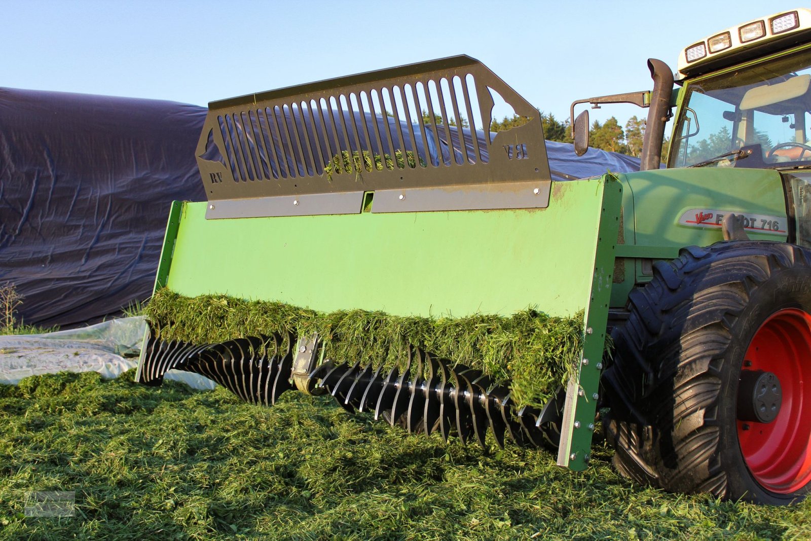Siloverteiler des Typs Sonstige Point Tec (Hellwagner) Rotorverteiler Siloverteiler Maisschild GPS Schiebeschild, Neumaschine in Kötzting (Bild 4)
