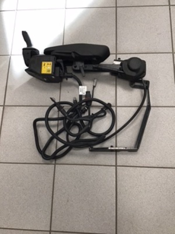 Sitz des Typs Fendt ErgoSteer, Neumaschine in Hofgeismar (Bild 1)