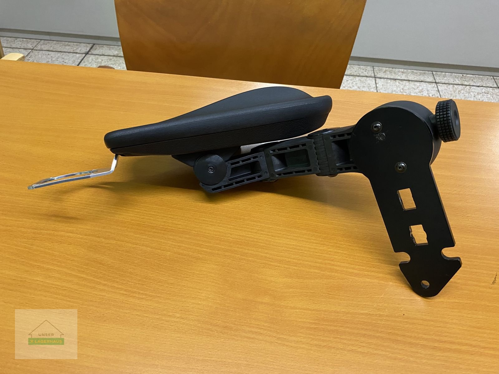 Sitz van het type Grammer Armlehne verstellbar für Joystick, Neumaschine in Wartberg (Foto 1)
