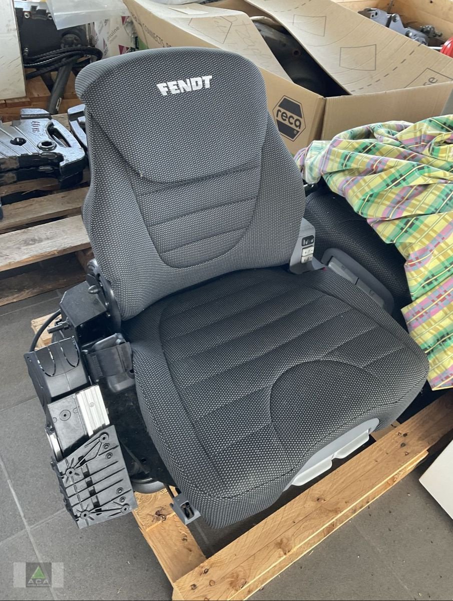 Sitz des Typs Grammer Evolution Original Fendt, Neumaschine in Markt Hartmannsdorf (Bild 1)