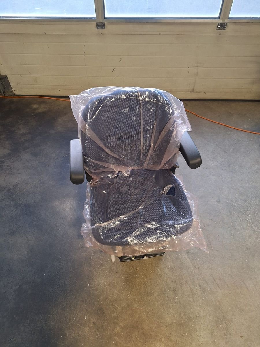 Sitz Türe ait Grammer MSG93/721, Gebrauchtmaschine içinde Villach (resim 1)