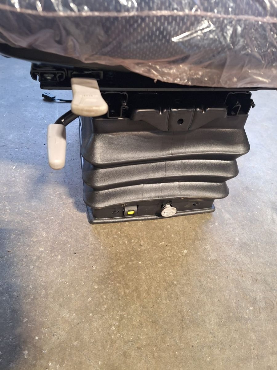 Sitz Türe ait Grammer MSG93/721, Gebrauchtmaschine içinde Villach (resim 5)